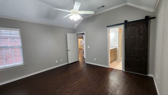 Building Photo - 3817 Yellowstone Pl