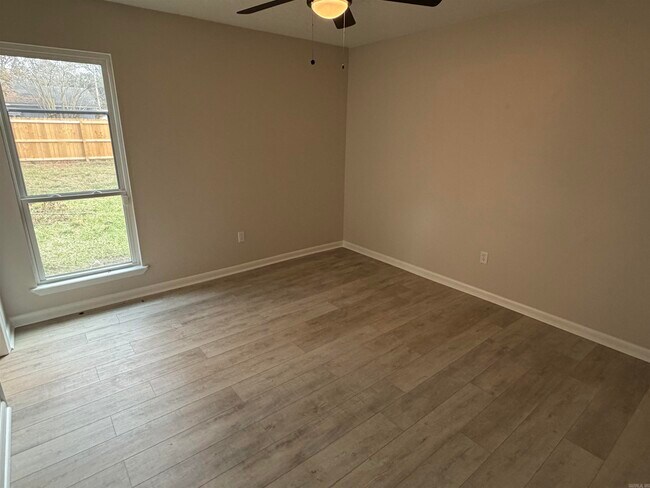 Building Photo - 10911 Vernon Dr