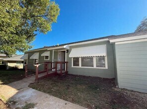 Building Photo - 1512 W Day St