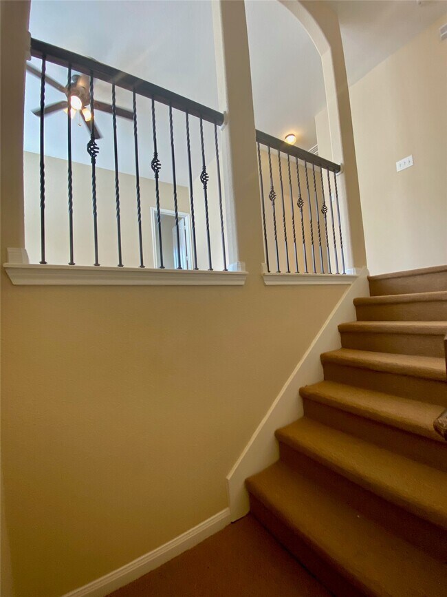 Building Photo - 15 Sagamore Ridge Pl