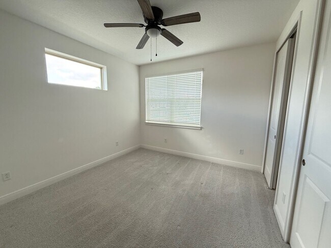 Building Photo - 5/4 spacious Saint Cloud Home