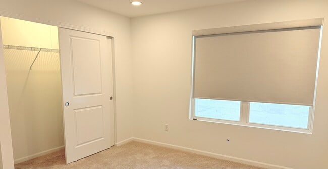 Building Photo - 287 Kingsport Dr