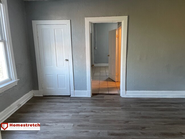 Building Photo - One Bedroom Unit Available! No Deposit for...