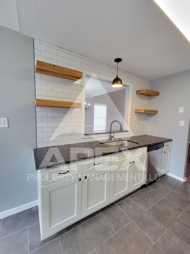 Building Photo - Beautiful 3 Bd/2.5 Ba Single Family home w/Bonus Rm in West Knoxville!