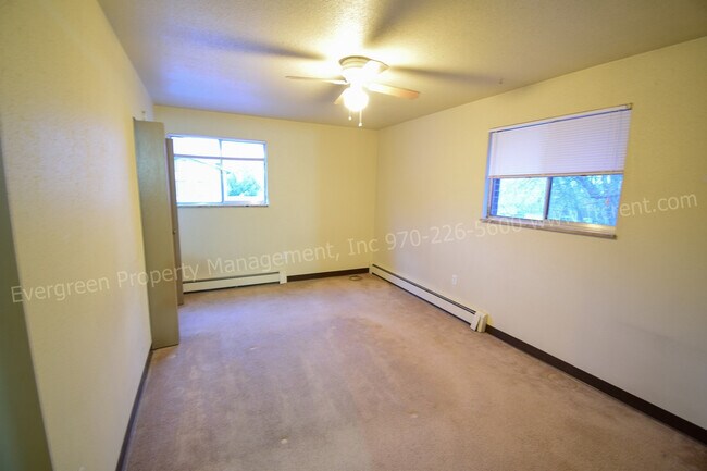 Building Photo - 927 James Ct