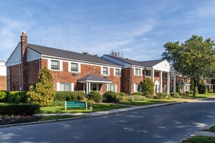 Building Photo - Hunters Glen