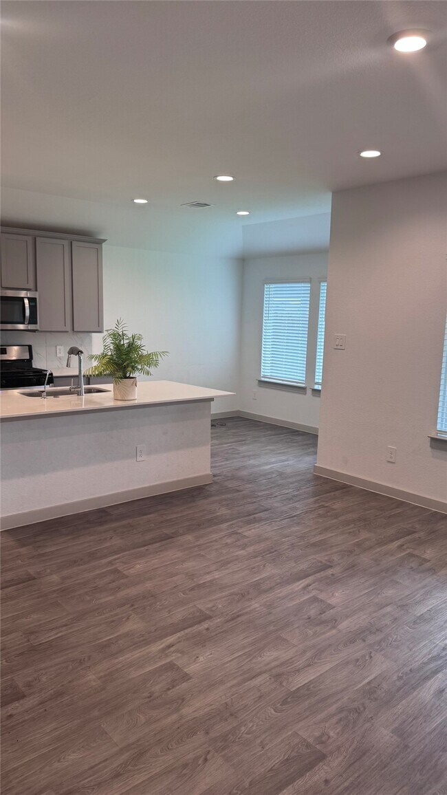 Building Photo - 7807 Cattleman Vly Dr