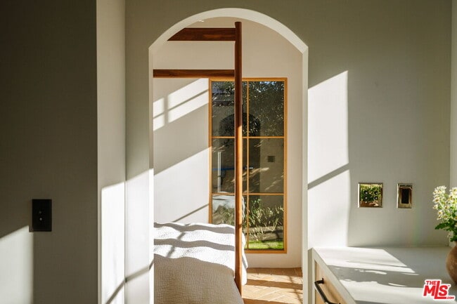 Building Photo - 2640 Clyde Ave