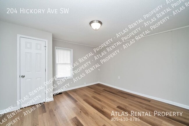Building Photo - 204 Hickory Ave SW