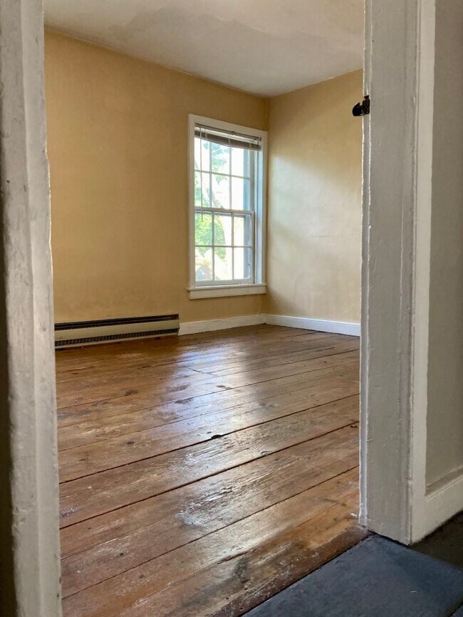 1st bedroom - 92 Cottage St