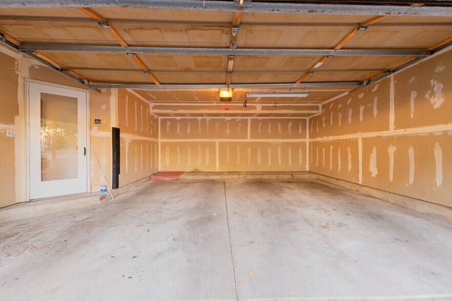 Building Photo - 992 Manchester Cir