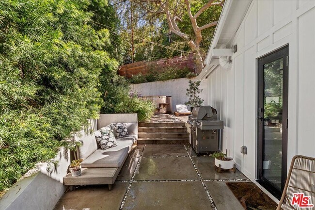 Building Photo - 4104 Saugus Ave