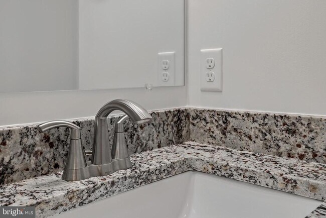 Building Photo - 402 Valor Way