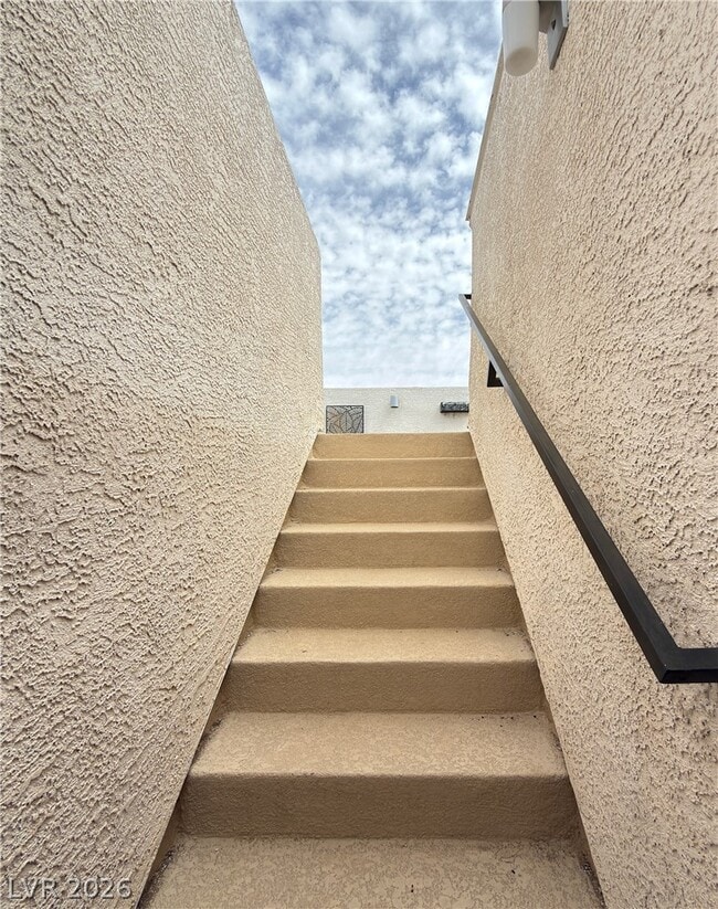 Building Photo - 372 Ambitious St