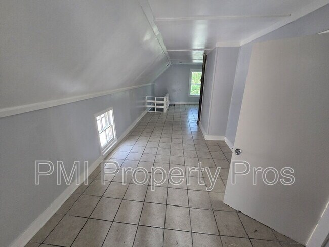 Building Photo - 2626 N 24th St