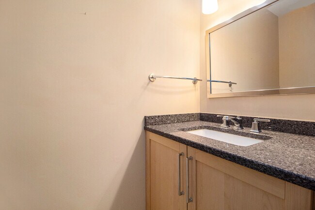 Building Photo - 614 Peninsula Ct