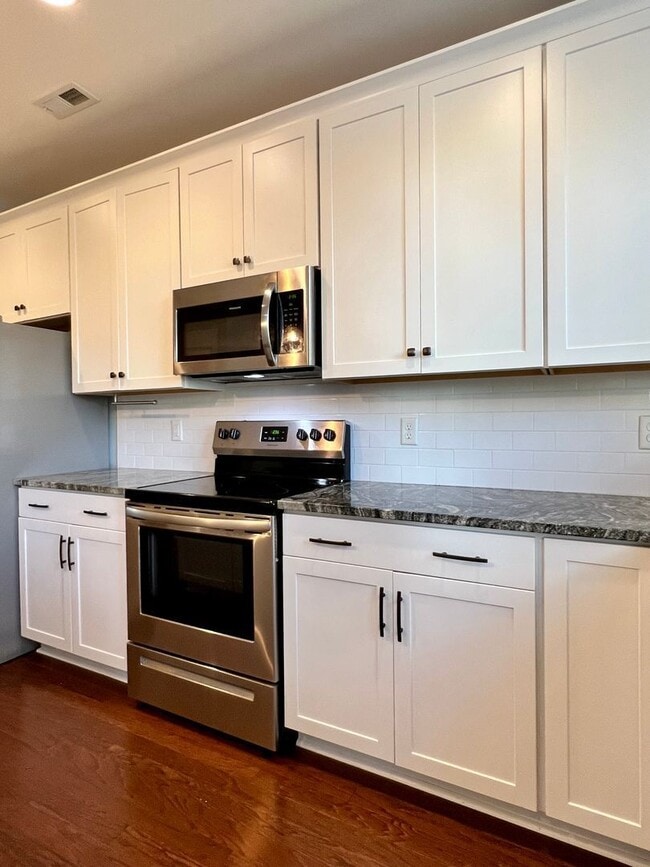 Building Photo - 1228 N 31st St