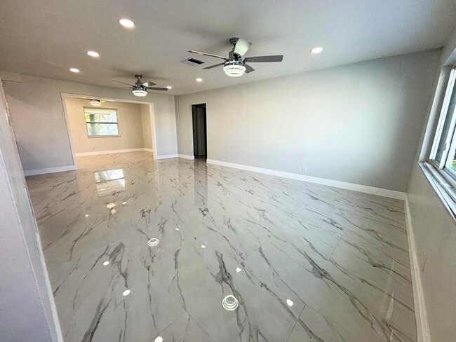 Building Photo - 1307 SW 24th St