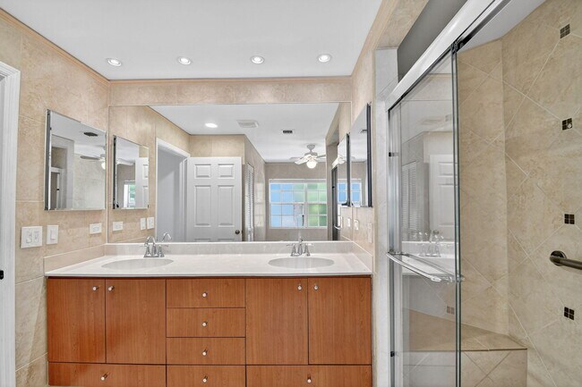 Building Photo - 11570 Briarwood Cir