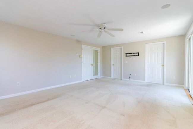 Building Photo - 24 Longshank Cir