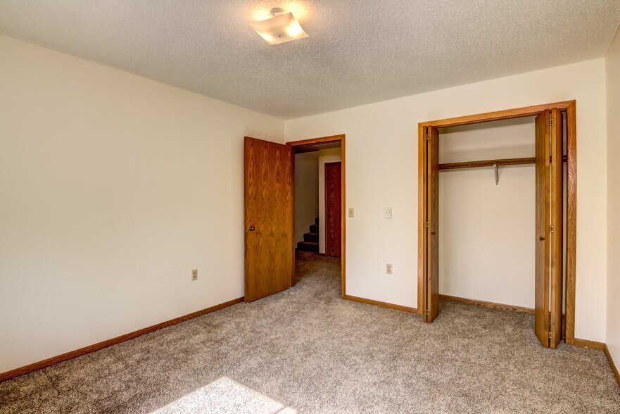 Building Photo - 2804 Edgewood Dr