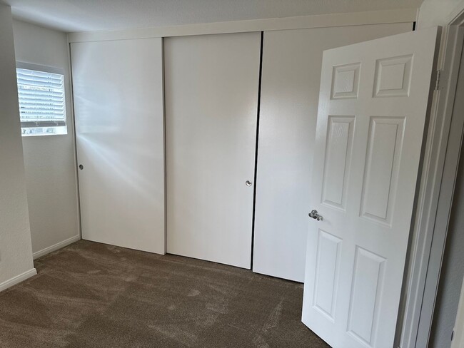 Building Photo - Fashion Valley 2Br/2Ba Condo with 2 car ga...
