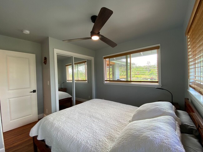 Building Photo - 3-Bed, 2-Bath Custom Furnished Home-Turn K...
