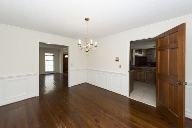 Building Photo - 5 Bedroom 3 Bath Home in Parkshore - Charl...