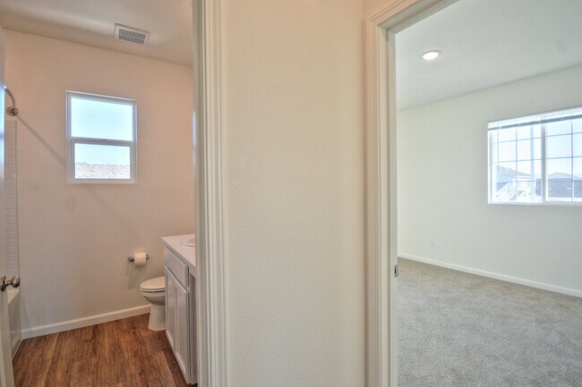 Building Photo - Newer home with solar AVAILABLE NOW!