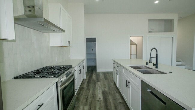 Building Photo - 5535-5539 Potomac St.