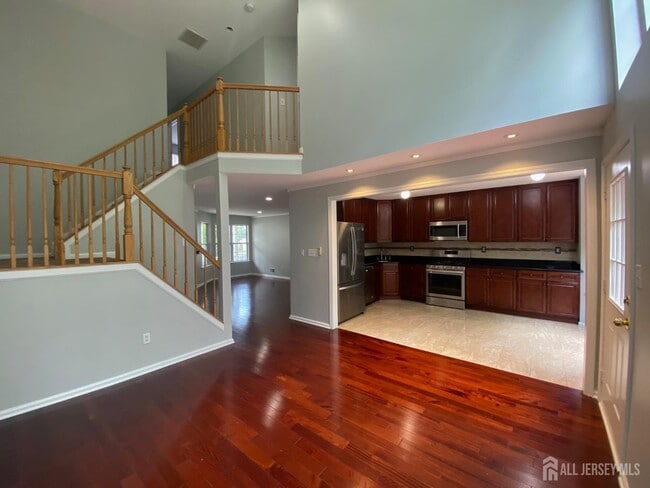 Building Photo - 120 Briarwood Dr