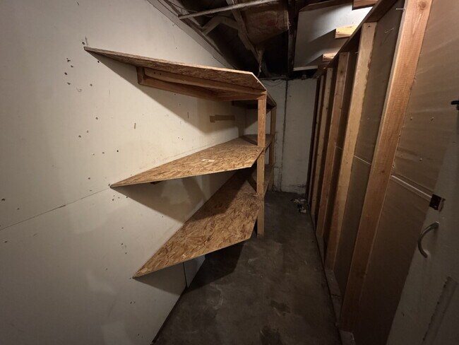 Building Photo - **HALF OFF Third Months Rent** 1 Bedroom in SW Portland - Johns Landing