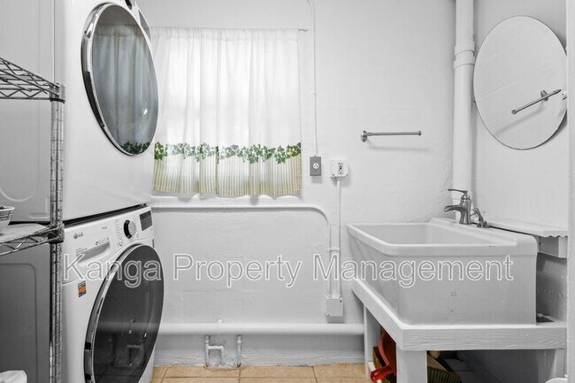 Building Photo - 244 Greymon Dr