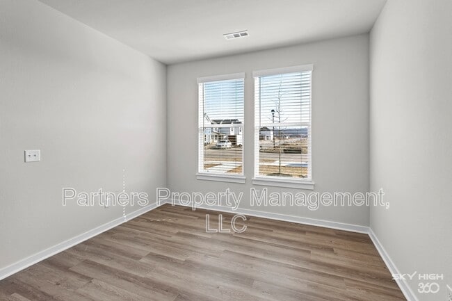 Building Photo - 289 S Neon Ave