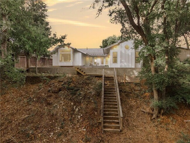 Building Photo - 5139 Meadow Creek Dr