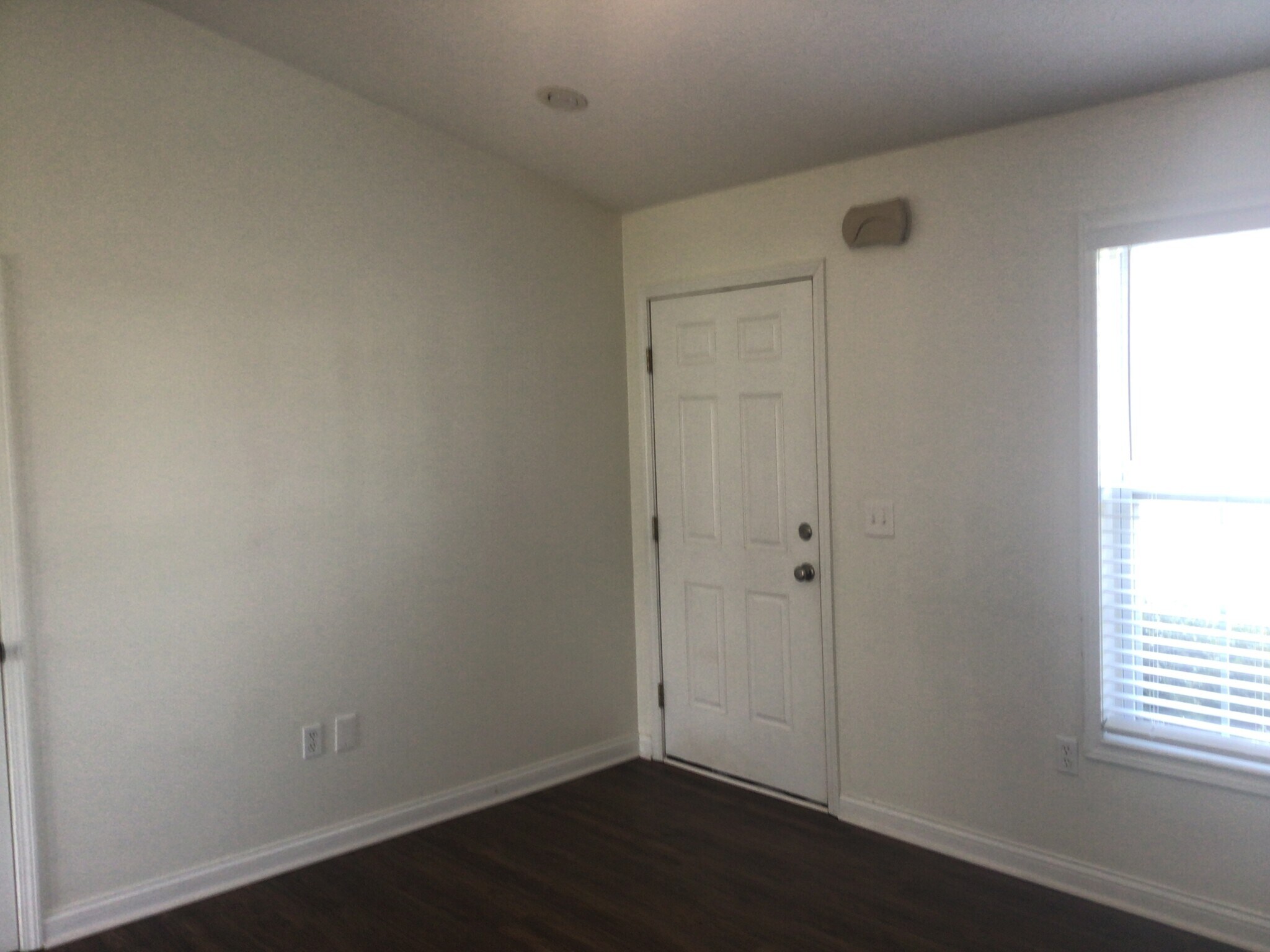 Building Photo - 2070 Whispering Wind Ln