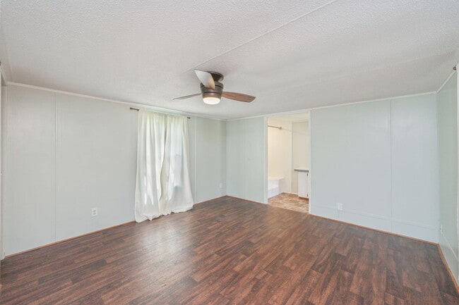 Building Photo - 2725 FL-83