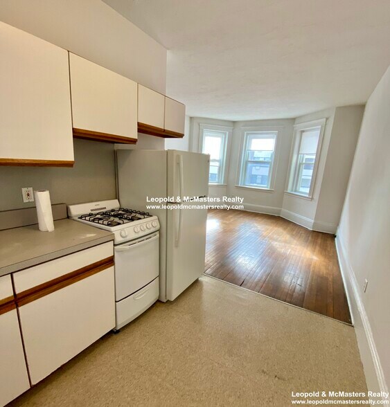 Building Photo - 144 Warren St