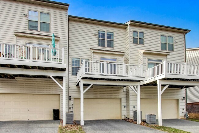 Building Photo - Beautiful Garage Townhouse in Poplar Run - Minutes to Glenmont METRO & I-200!