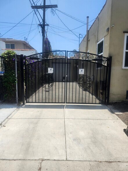 Primary Photo - 7216 Waring Ave