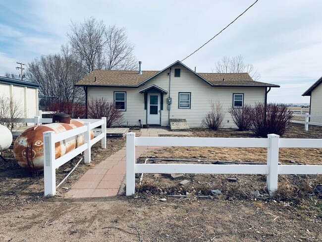 Building Photo - 2 Bedroom Ranch Home- Gorgeous Views, Just...