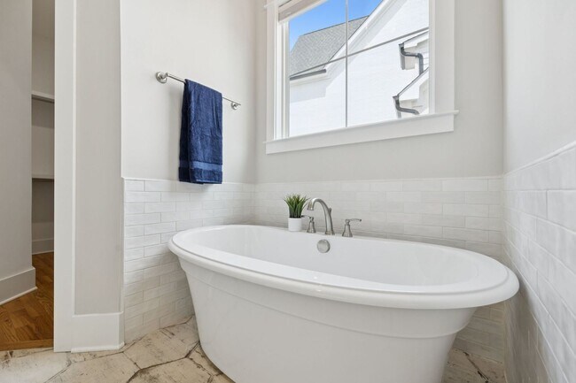 Building Photo - Gorgeous Rental! Like NEW!!!