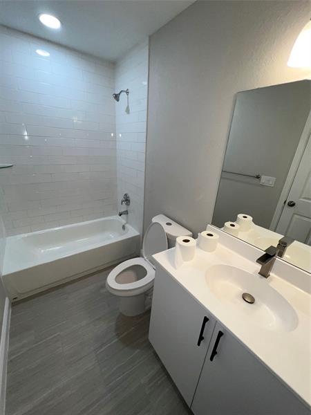 Building Photo - 860 SW 10th St