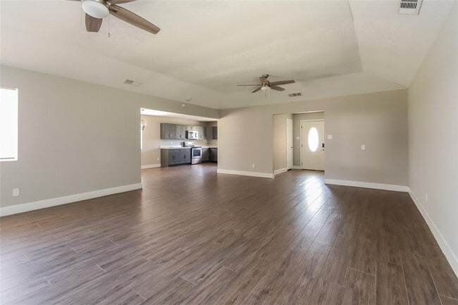 Building Photo - 2662 S Woodloch St