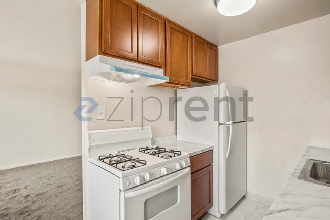 Building Photo - 7630 Lockwood St