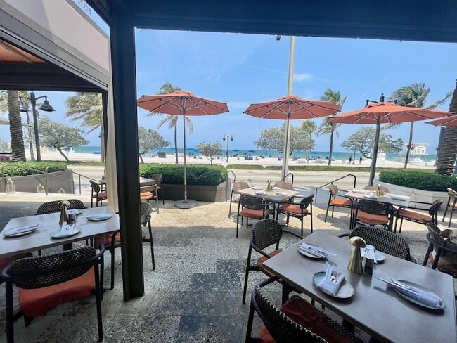 Building Photo - 3000 Riomar St