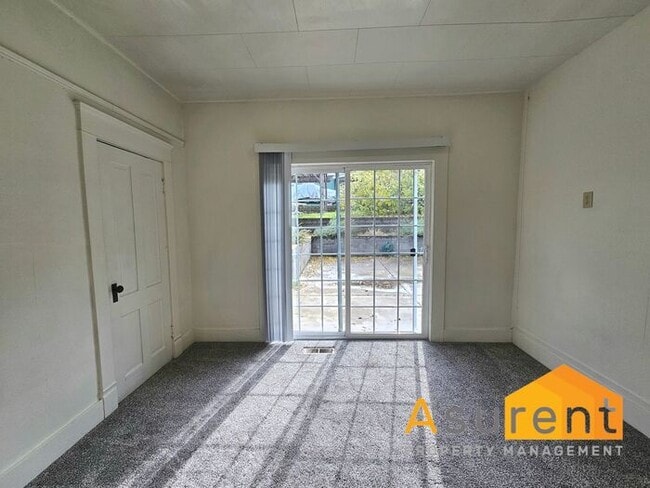 Building Photo - Charming 3-bedroom, 2-bathroom Home: Utili...