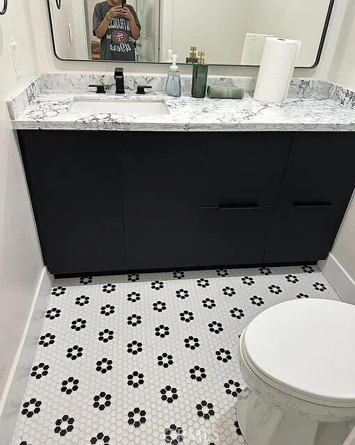 Building Photo - 6832 Loyola Dr