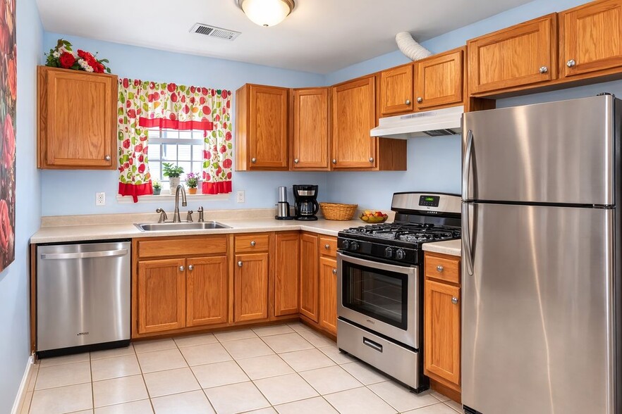 Building Photo - 524-Broadway-2 Broadway