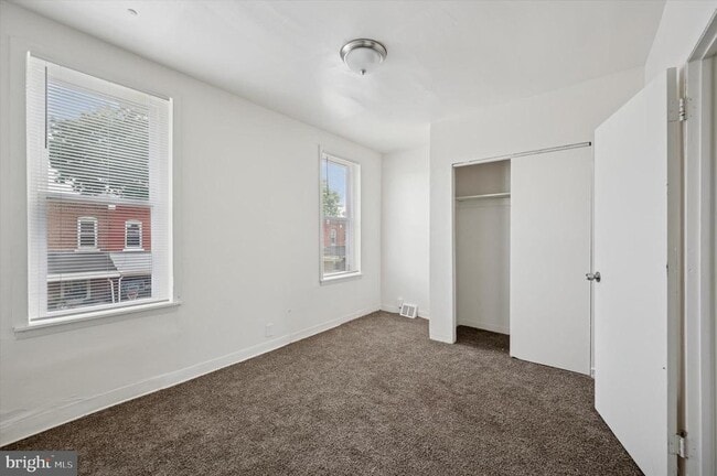 Building Photo - 5427 Delancey St